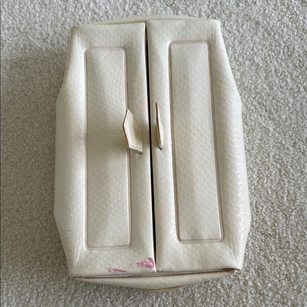 Vintage St Thomas Flip-Top Travel Valet Kit